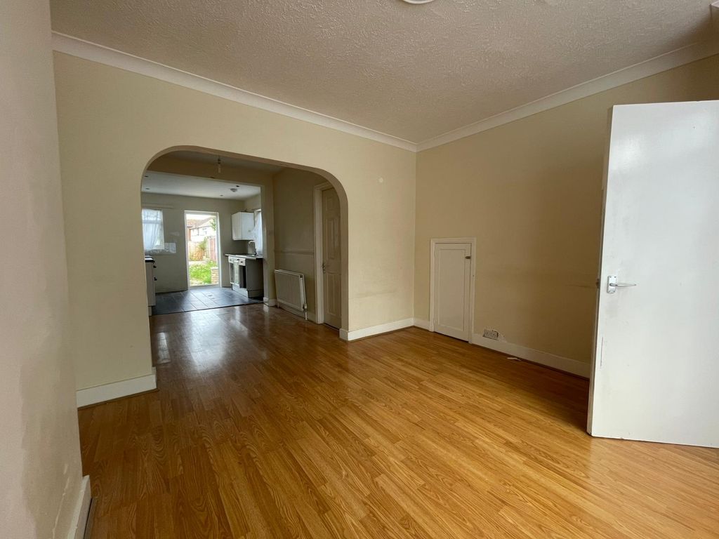 Property photo 3 of 12 Photo 4