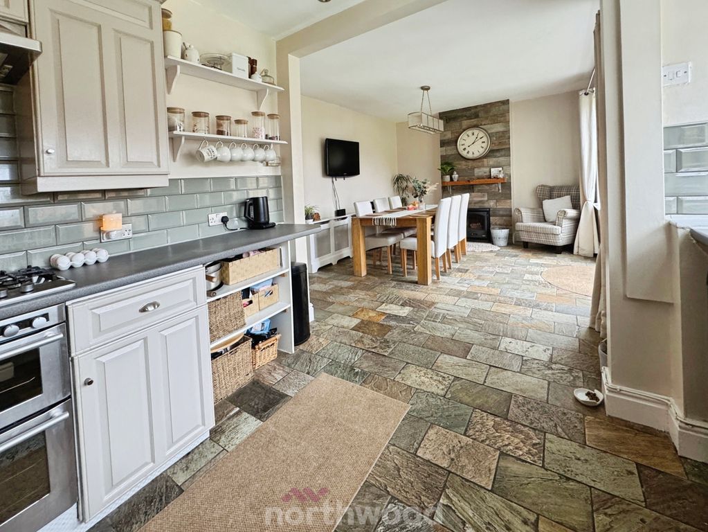 Property photo 2 of 27