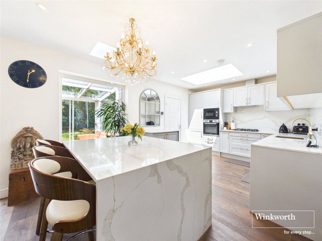 Property photo 2 of 19 Kitchen