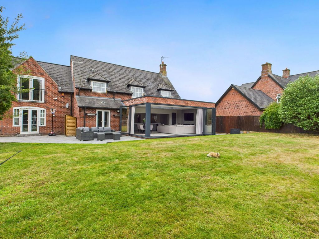 Property photo 1 of 44