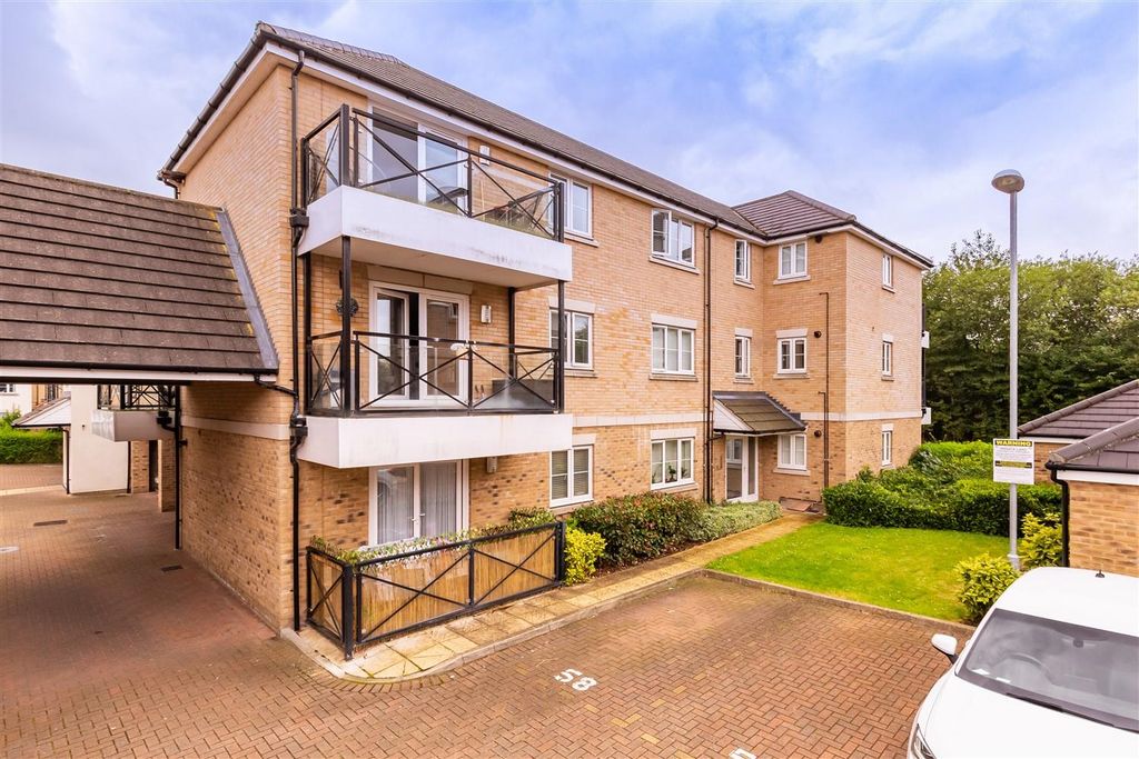 Property photo 1 of 12 Blenheim Square 1