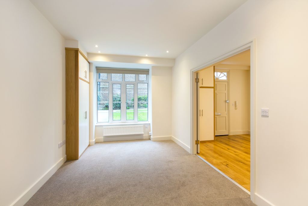 Property photo 3 of 11 Front