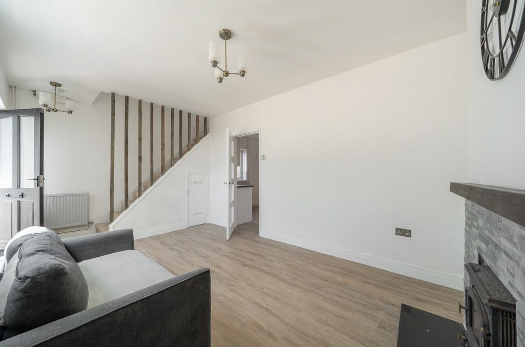 Property photo 3 of 23 1480504-3-6A35153...
