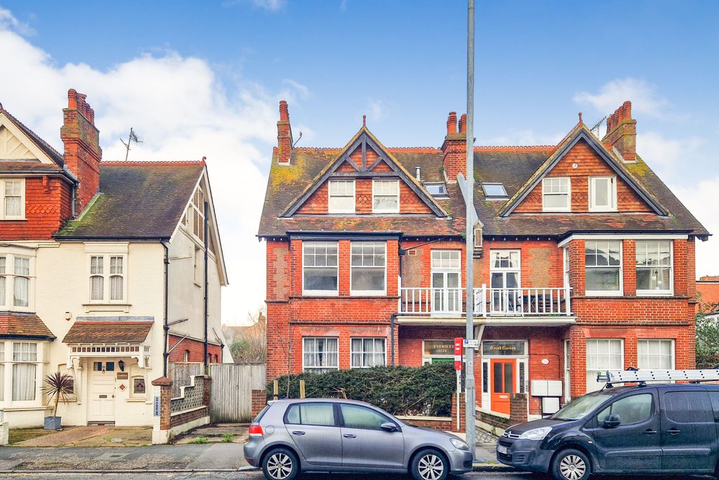 Property photo 1 of 9 Flat 4, 34 Sackville Road, Hove Bn3 3Fb