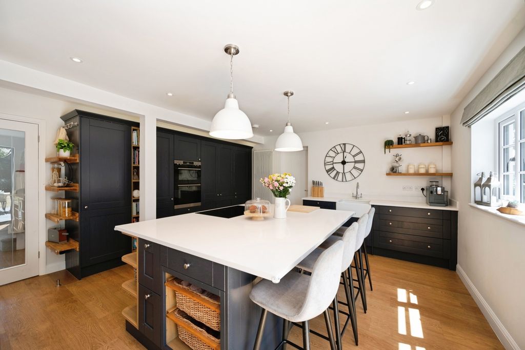 Property photo 2 of 27 Pbox-Img.Jpg