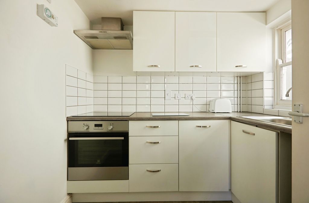 Property photo 2 of 20 Kitchen