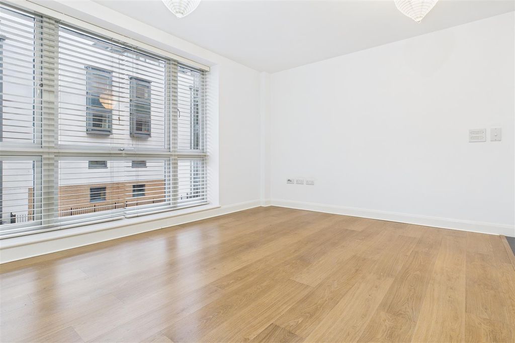 Property photo 2 of 14 Lounge.Jpg