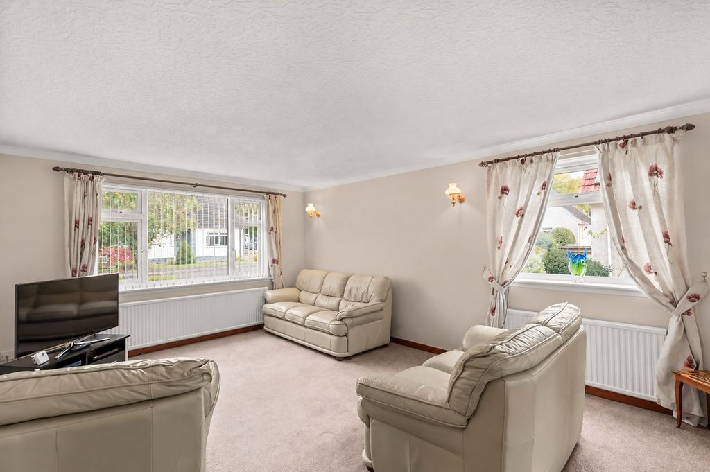 Property photo 3 of 28