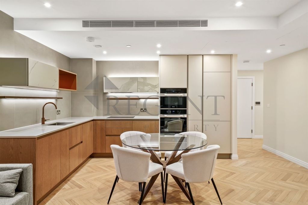 Property photo 3 of 15 Dining Area