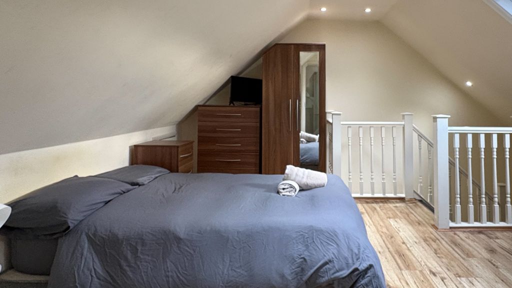 Property photo 1 of 8 Bedroom