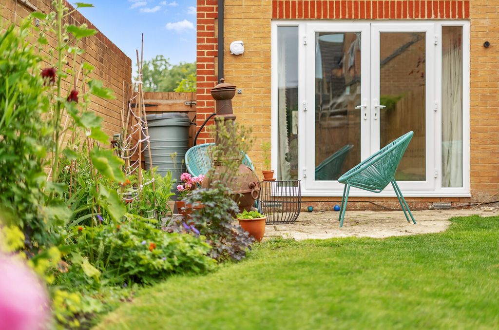 Property photo 3 of 12 Garden