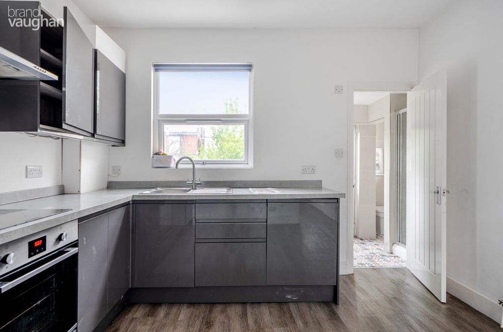 Property photo 3 of 9 134E4423-650A-489...