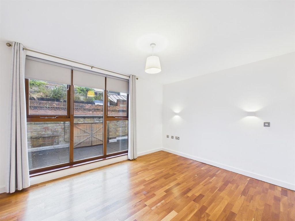 Property photo 2 of 13 Cam04237G0-Pr0252-Still003.Jpg