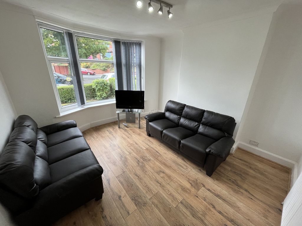 Property photo 2 of 13 Picture No. 14