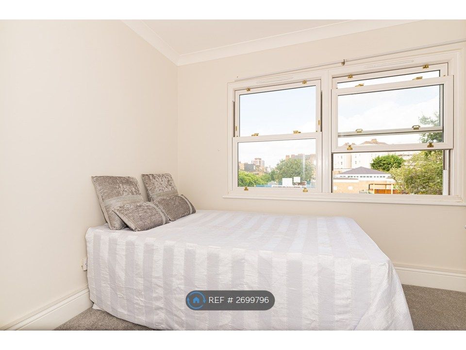 Property photo 2 of 19 Double Bedroom 1