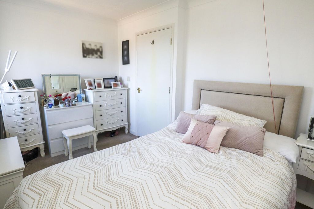 Additional image 4 of 1 bed flat for saleBrighton Road, Coulsdon CR5