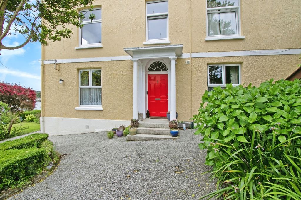 Property photo 2 of 17 Photo