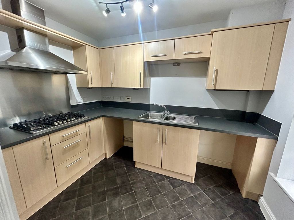 Property photo 3 of 12 Kitchen