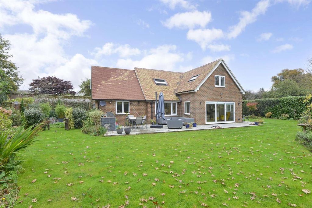 Property photo 2 of 24 Ph6_5559458-1920.Jpg