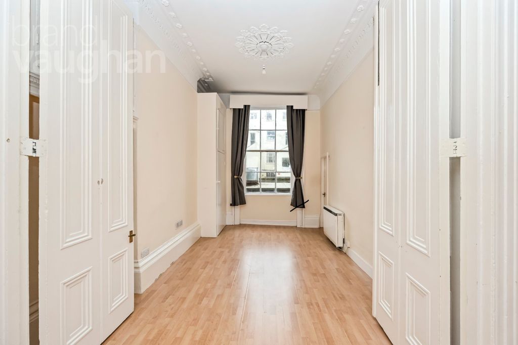 Property photo 3 of 11 Picture No. 02