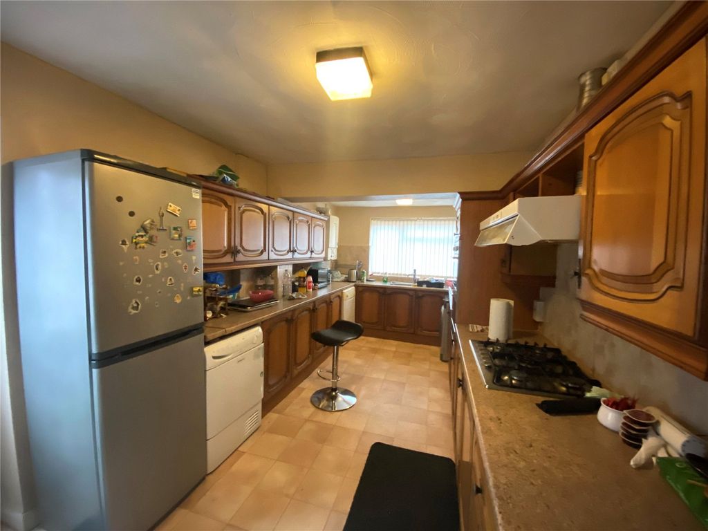 Property photo 2 of 18 Kitchen