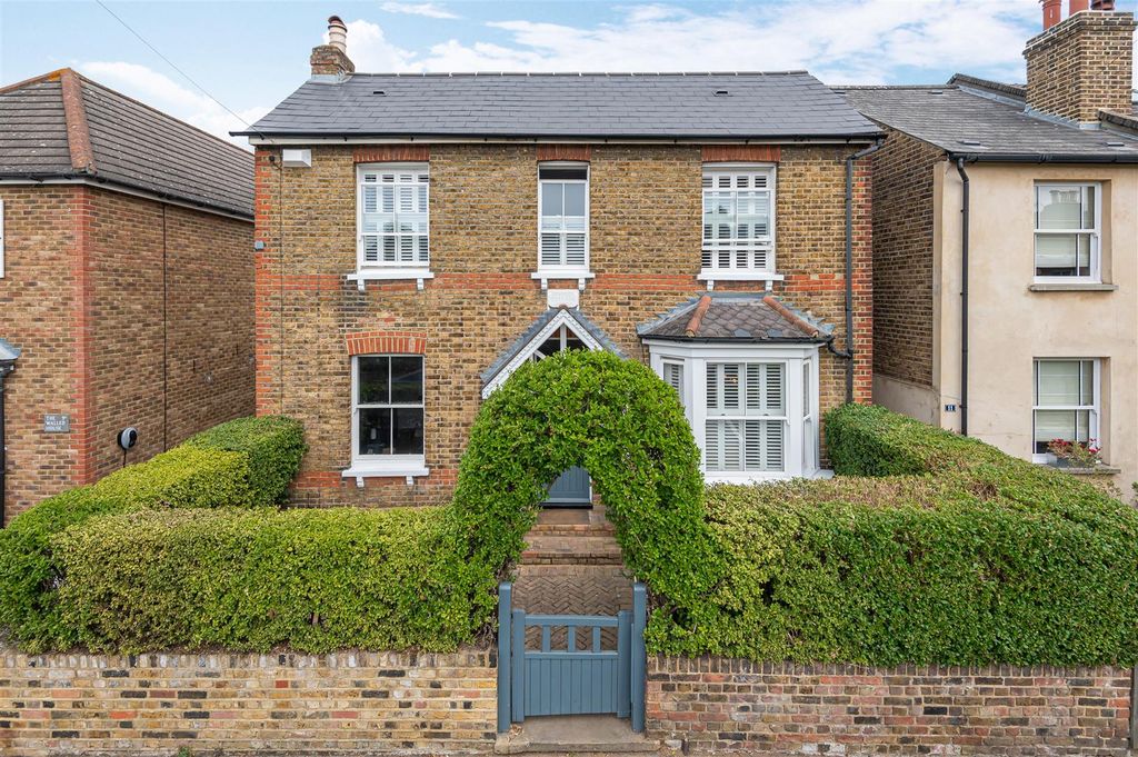 Property photo 1 of 24