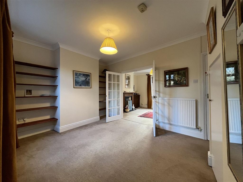 Property photo 3 of 11
