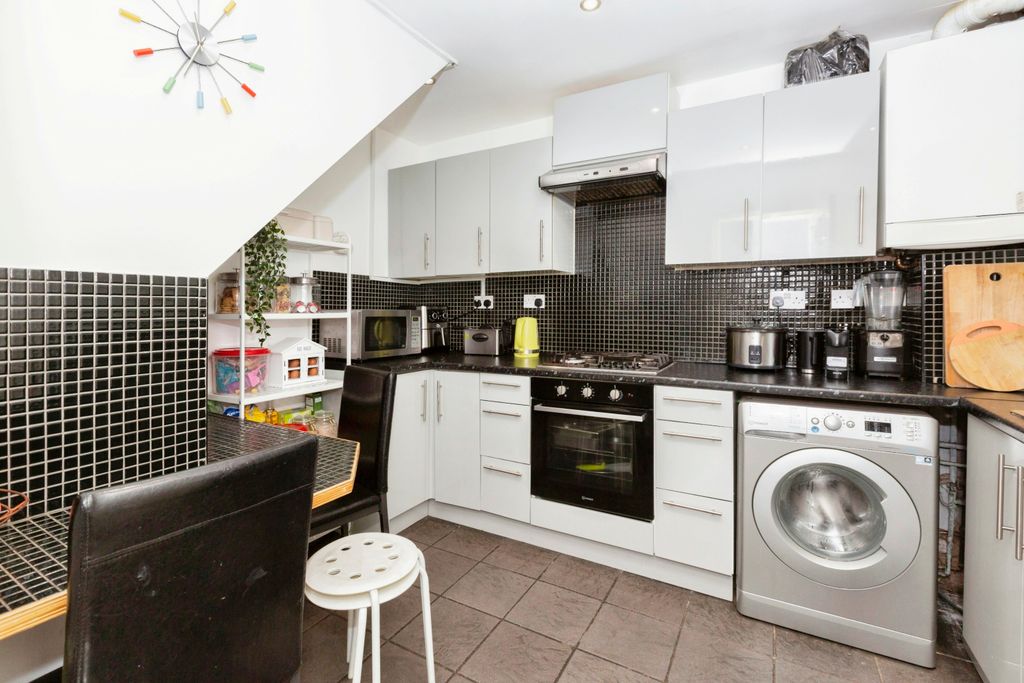 Property photo 3 of 16 Kitchen
