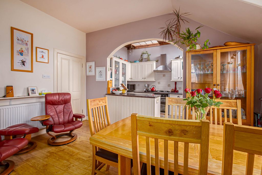 Property photo 3 of 36