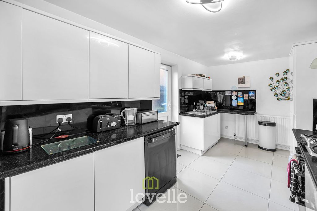 Property photo 3 of 27