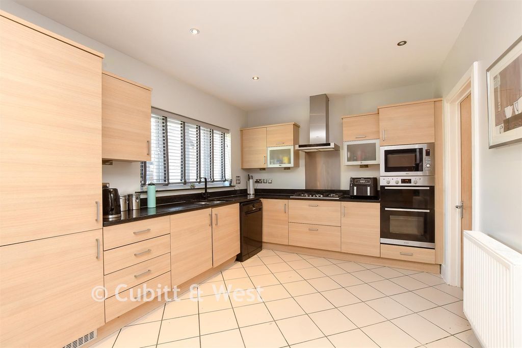 Property photo 3 of 18 Kitchen/Diner