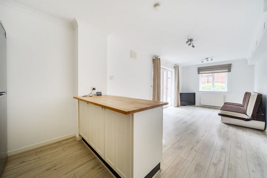 Property photo 3 of 10 Dining Room