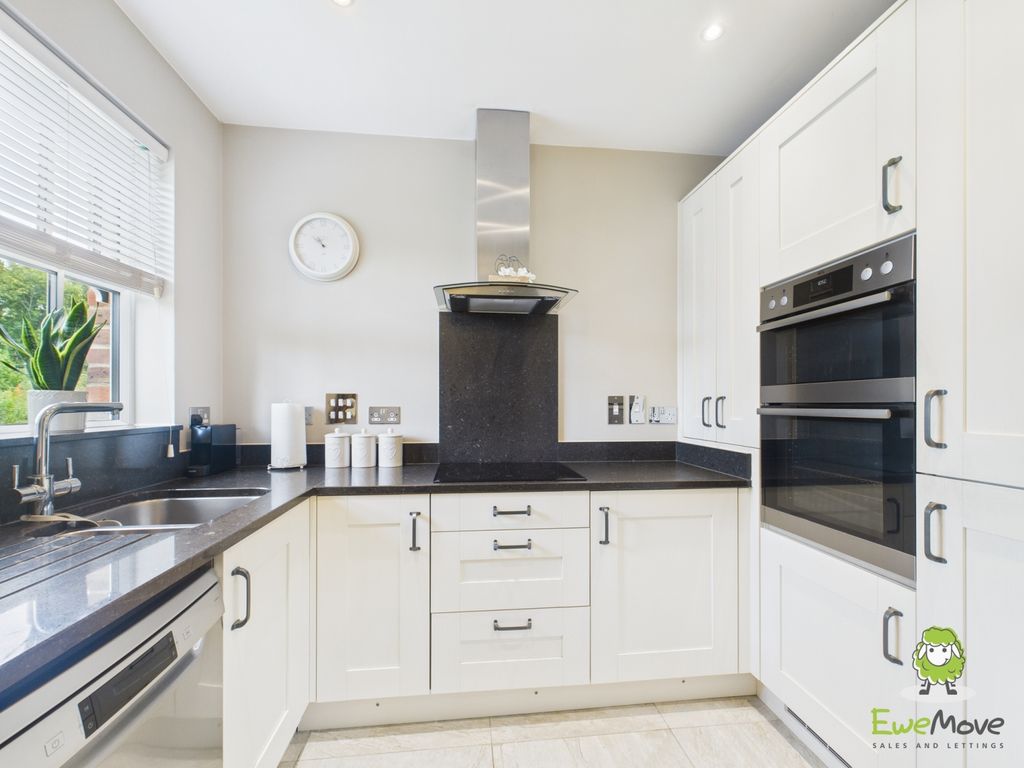 Property photo 3 of 27 Ewemove Estate Agents Basingstoke - Warham Road -