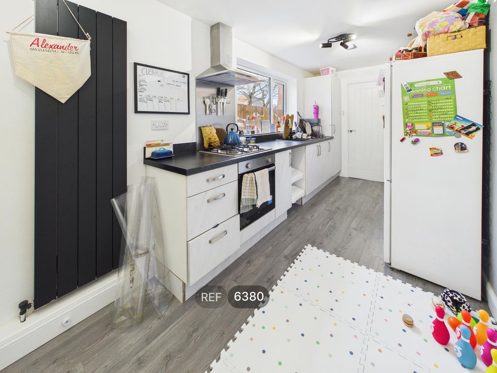 Property photo 2 of 20 Kitchen