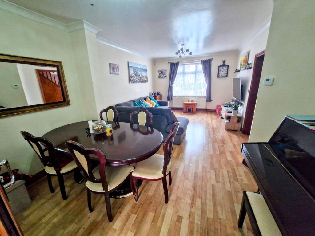 Property photo 3 of 22 c2E15776-Ffaa-4d15-B05F-Dfee8352c30E.Jpeg