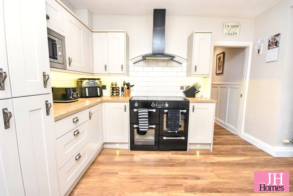 Property photo 3 of 24