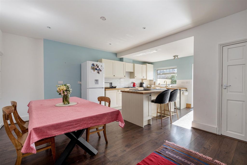 Property photo 3 of 38 South Esk Road E7
