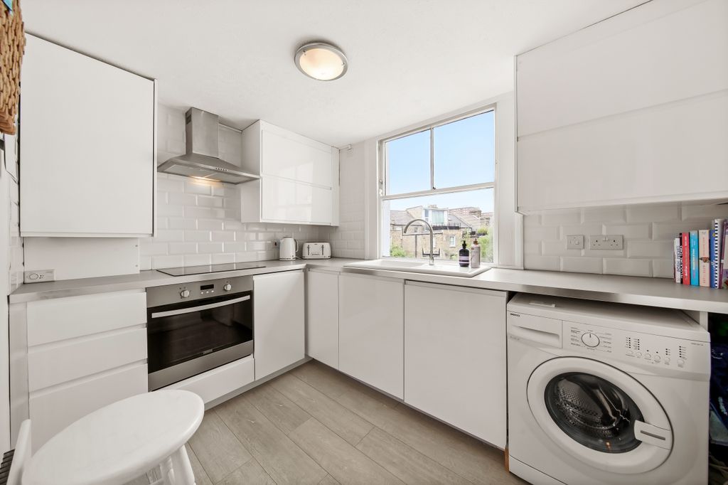 Property photo 3 of 11 95D Fernhead Road - 0Rrswcgdifi4Yrasfk4c