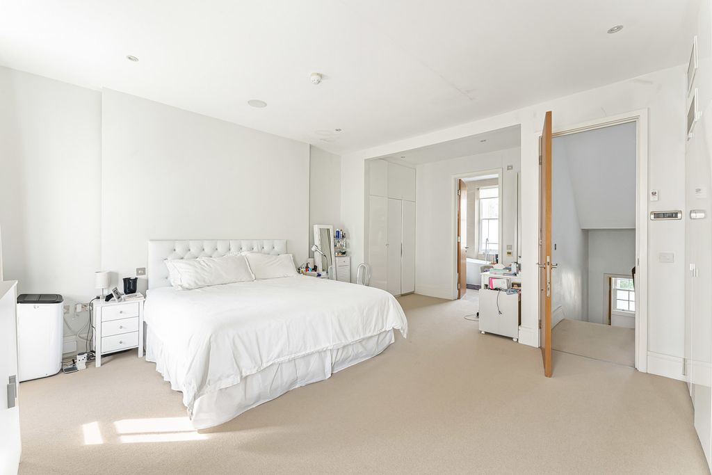 Property photo 3 of 27 Bedroom