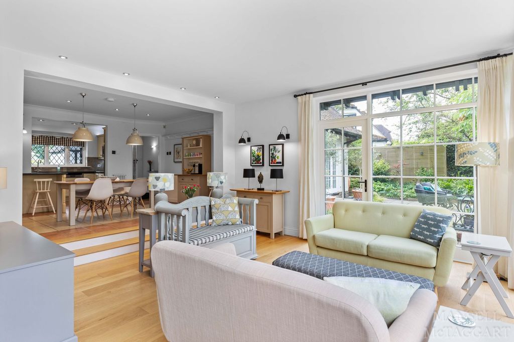Additional image 8 of 4 bed detached house for saleMount Close, Crawley RH10