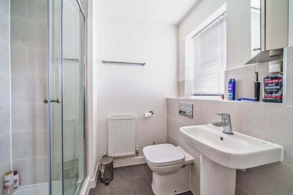 Property photo 3 of 11 Bathroom