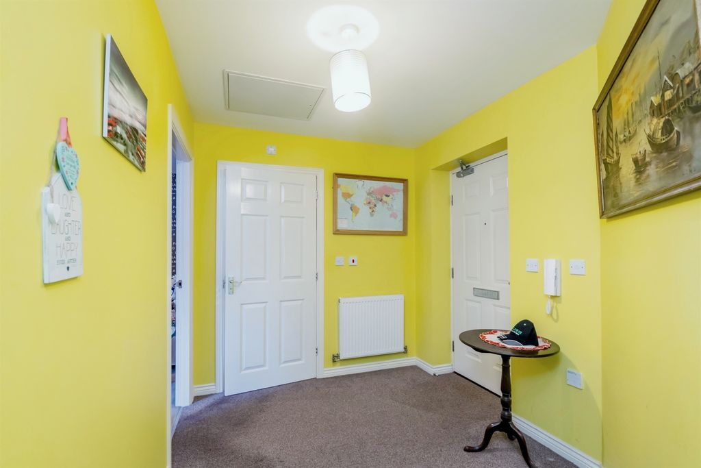 Property photo 3 of 11