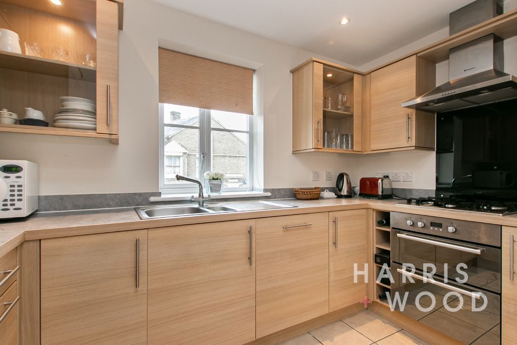 Property photo 3 of 13 4610672