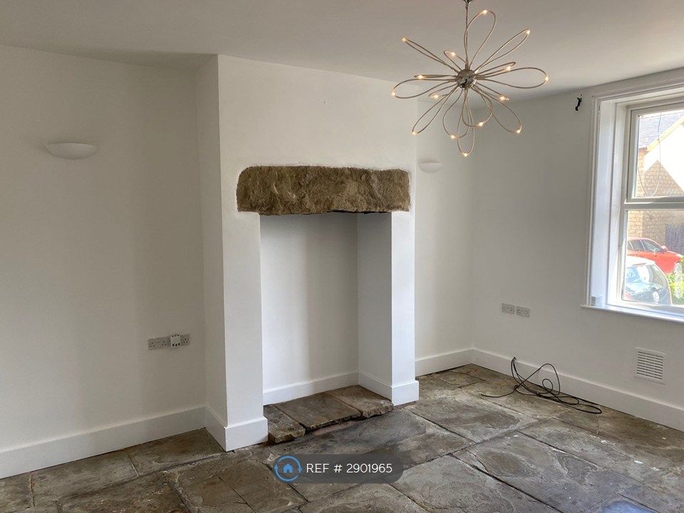 Property photo 3 of 10 Living Room