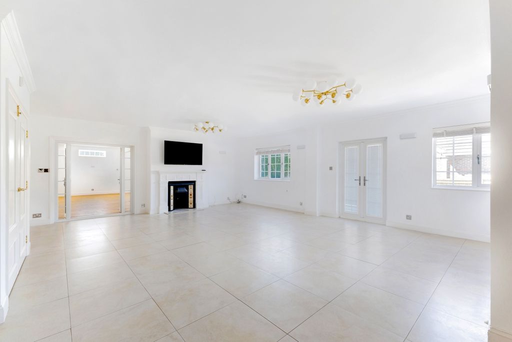 Property photo 3 of 15