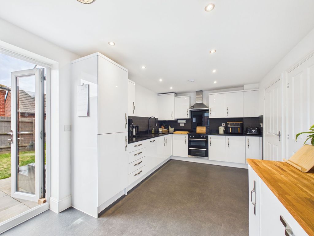 Property photo 2 of 31