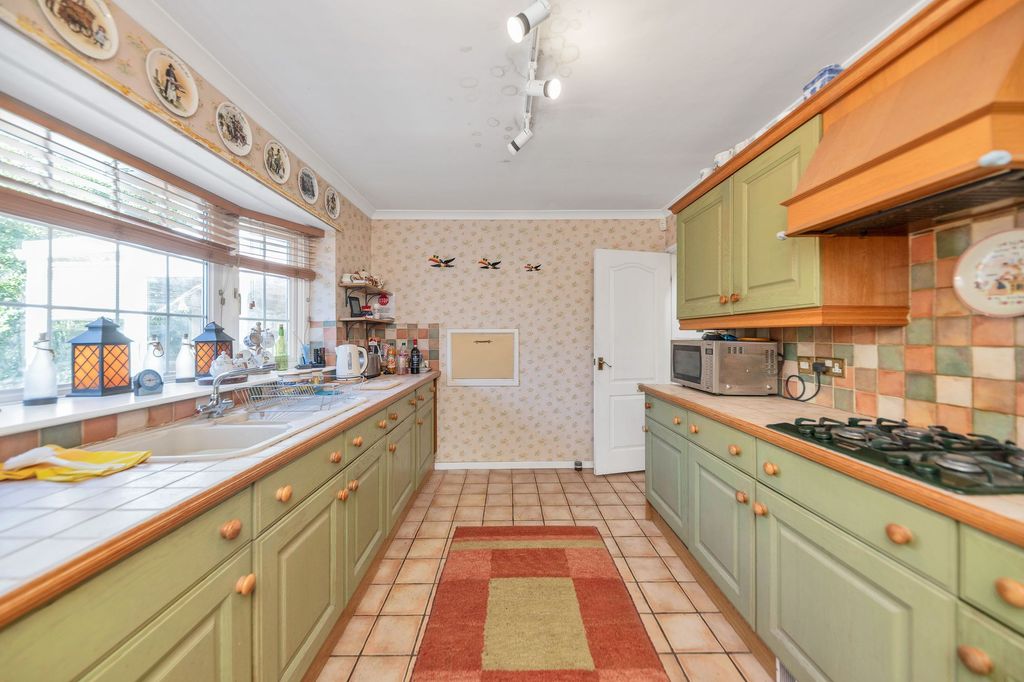 Property photo 3 of 24