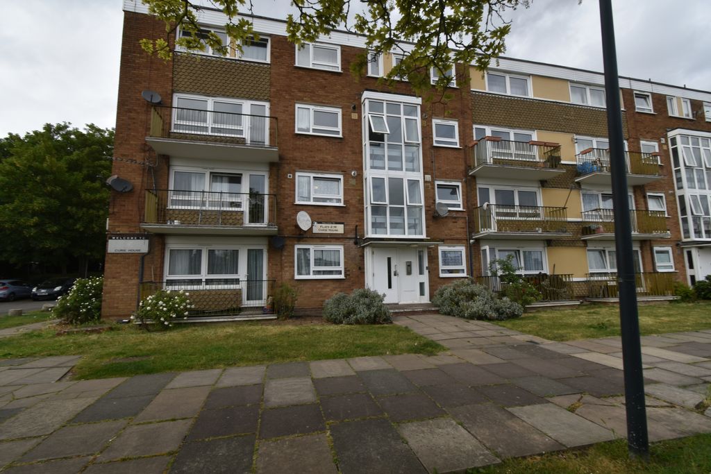 Property photo 1 of 8 3 Bed Flat In Wembley With Garage | Walking Distance To Wembley Park Station