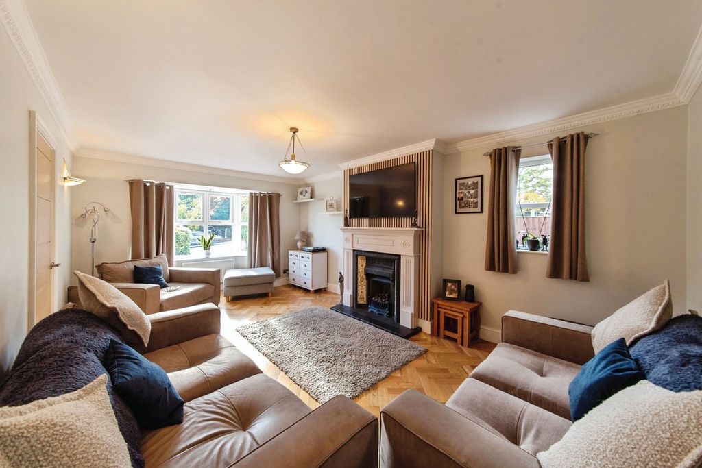 Property photo 2 of 27