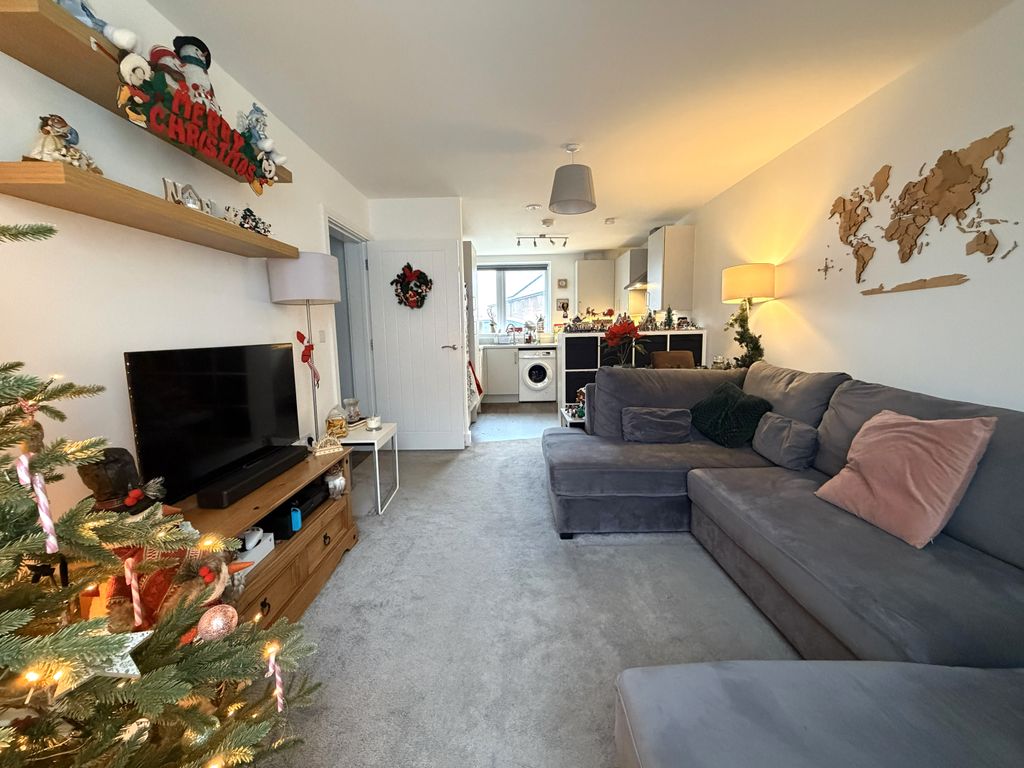 Property photo 2 of 17 Faraday7